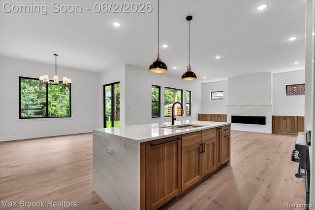 2444 Benjamin Avenue, Royal Oak, MI 48073