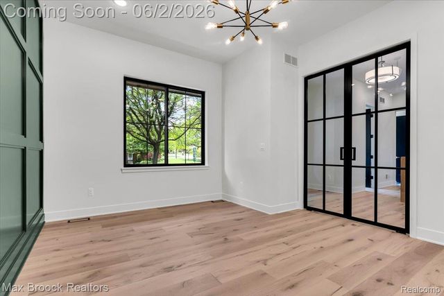 2444 Benjamin Avenue, Royal Oak, MI 48073