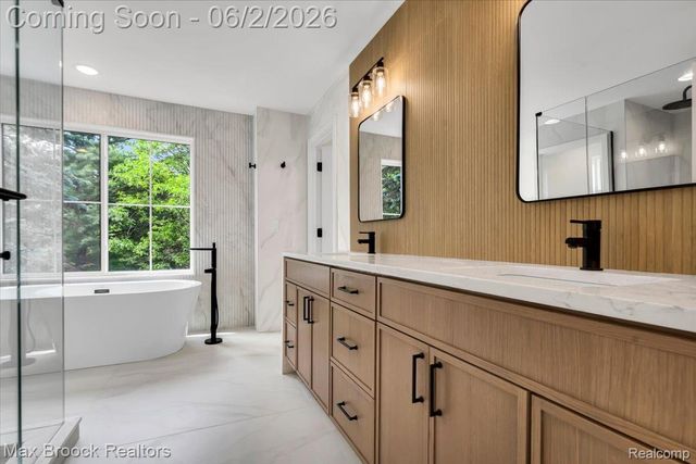 2444 Benjamin Avenue, Royal Oak, MI 48073