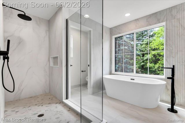 2444 Benjamin Avenue, Royal Oak, MI 48073