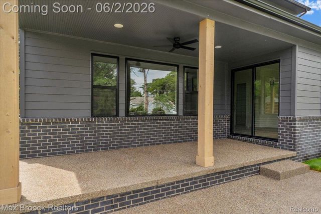 2444 Benjamin Avenue, Royal Oak, MI 48073
