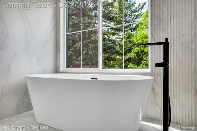 2444 Benjamin Avenue, Royal Oak, MI 48073
