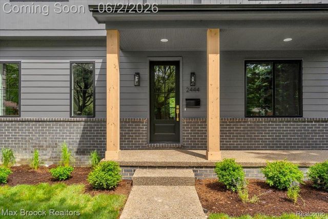 2444 Benjamin Avenue, Royal Oak, MI 48073