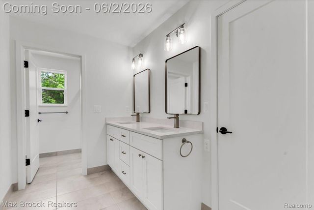 2444 Benjamin Avenue, Royal Oak, MI 48073