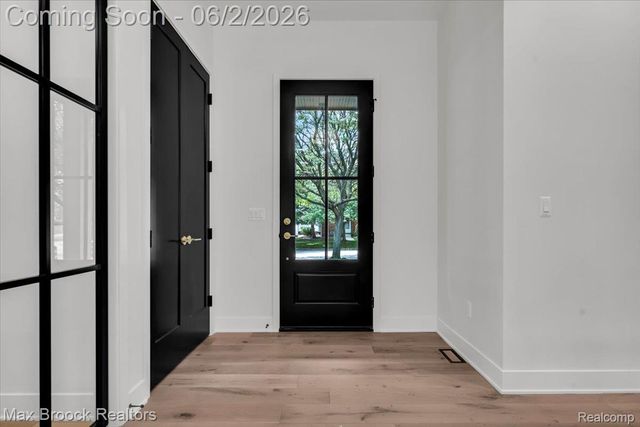 2444 Benjamin Avenue, Royal Oak, MI 48073