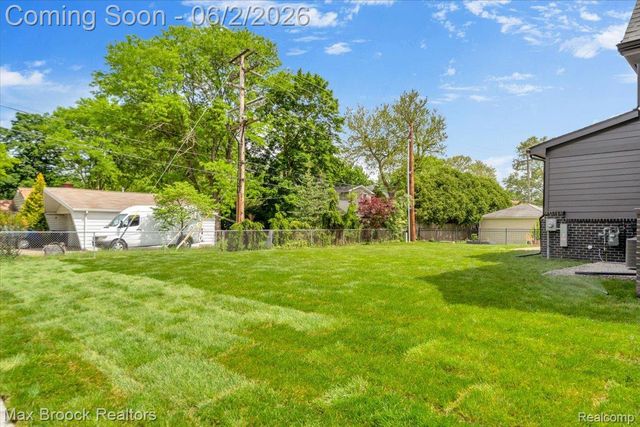 2444 Benjamin Avenue, Royal Oak, MI 48073