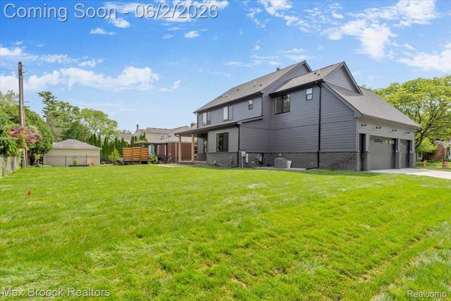 2444 Benjamin Avenue, Royal Oak, MI 48073