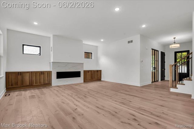 2444 Benjamin Avenue, Royal Oak, MI 48073