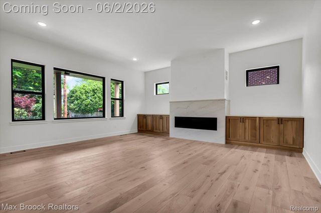 2444 Benjamin Avenue, Royal Oak, MI 48073