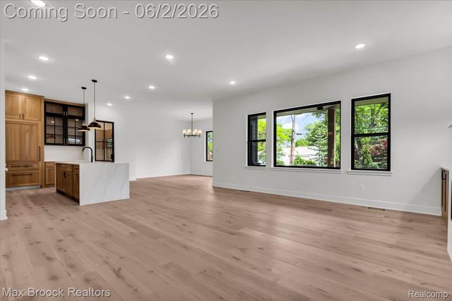 2444 Benjamin Avenue, Royal Oak, MI 48073