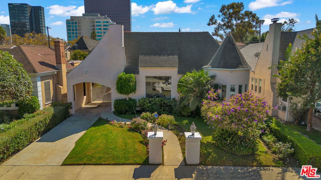 6526 Lindenhurst Avenue, Los Angeles, CA 90048