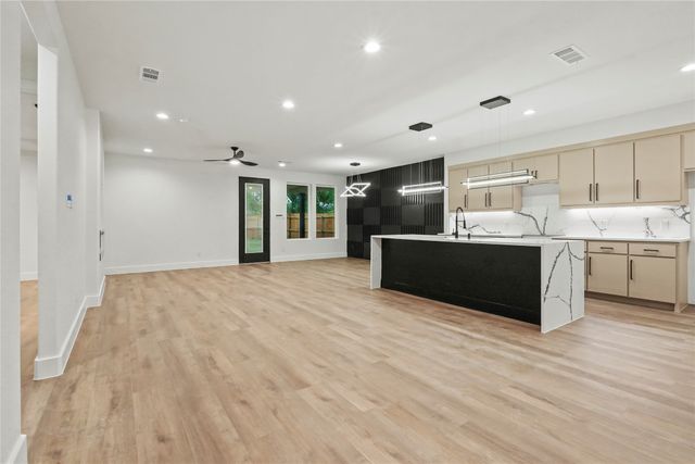 2626 Southland Street, Dallas, TX 75215