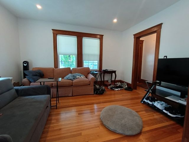 26 Leonard St 26, Woburn, MA 01801