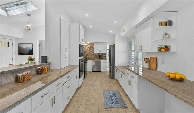 102 Cove LN, Sunrise Beach, TX 78643