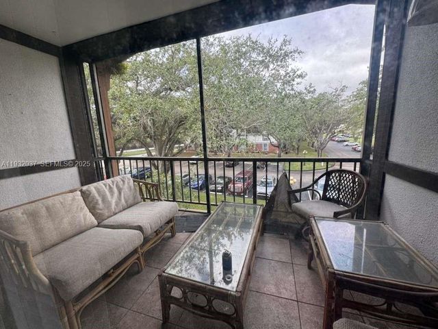 3670 Inverrary Dr 3S, Lauderhill, FL 33319