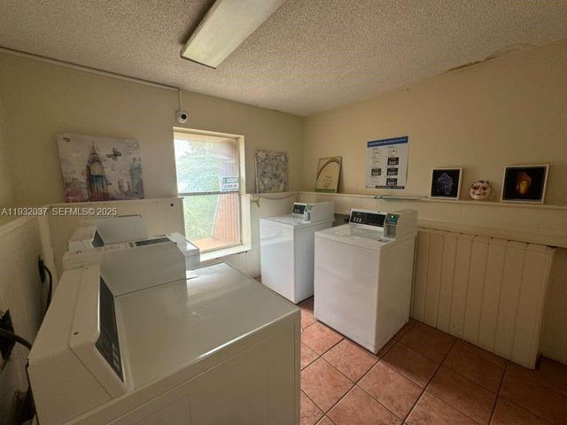 3670 Inverrary Dr 3S, Lauderhill, FL 33319