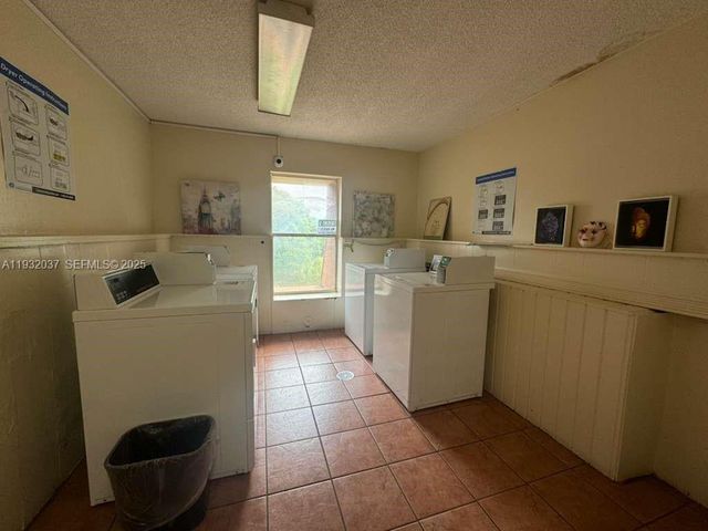 3670 Inverrary Dr 3S, Lauderhill, FL 33319