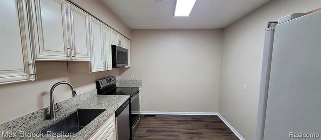 7416 Azalea Court Court, West Bloomfield, MI 48322