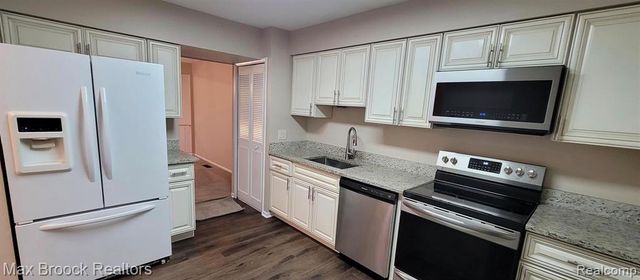 7416 Azalea Court Court, West Bloomfield, MI 48322