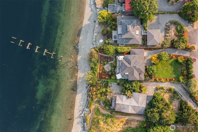 25764 Gold Beach Drive SW, Vashon, WA 98070