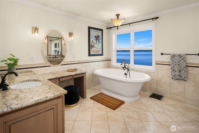 25764 Gold Beach Drive SW, Vashon, WA 98070