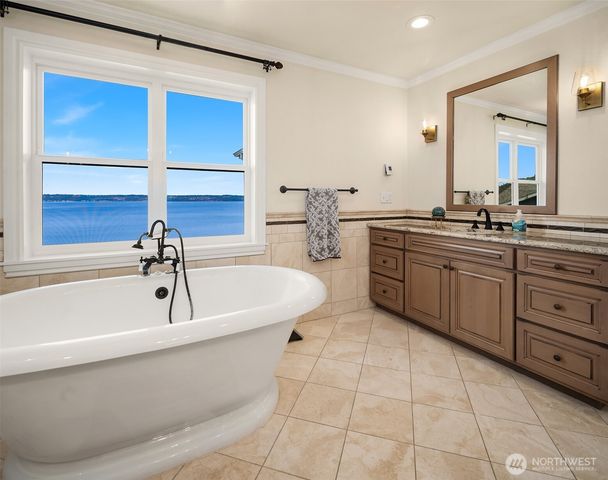 25764 Gold Beach Drive SW, Vashon, WA 98070