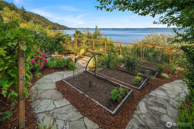 25764 Gold Beach Drive SW, Vashon, WA 98070