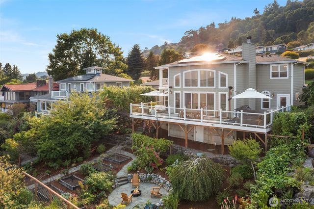 25764 Gold Beach Drive SW, Vashon, WA 98070