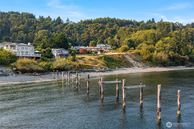 25764 Gold Beach Drive SW, Vashon, WA 98070