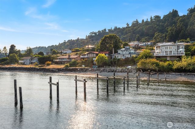 25764 Gold Beach Drive SW, Vashon, WA 98070