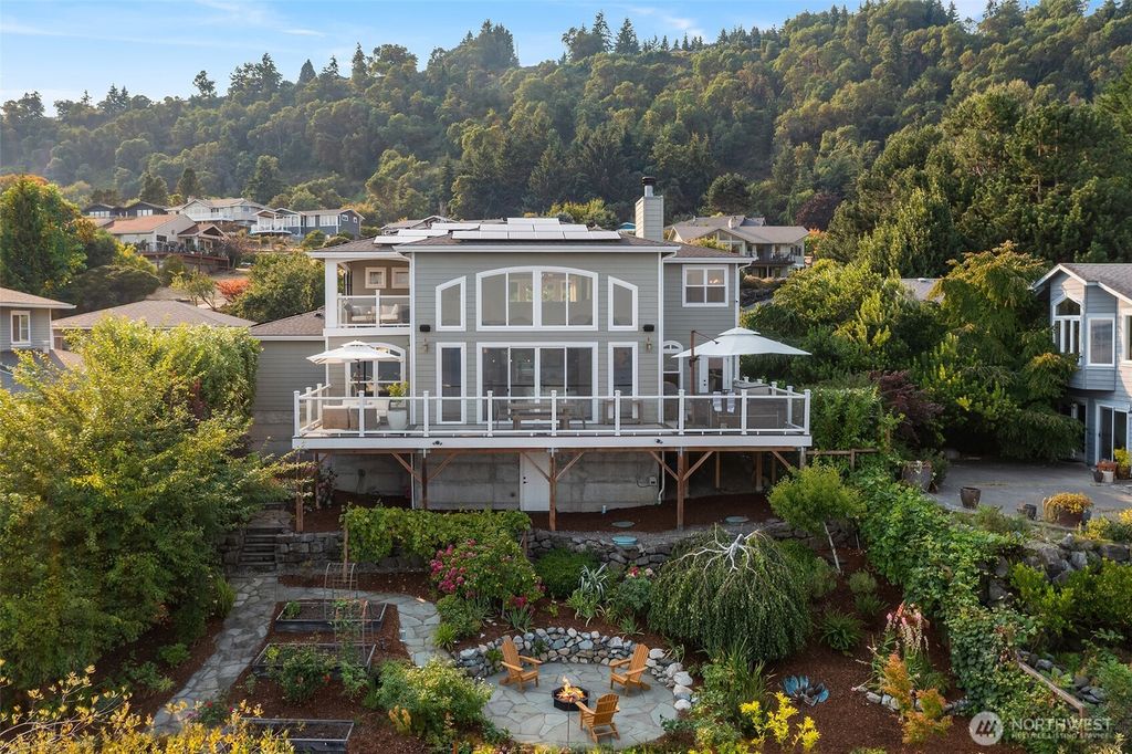 25764 Gold Beach Drive SW, Vashon, WA 98070