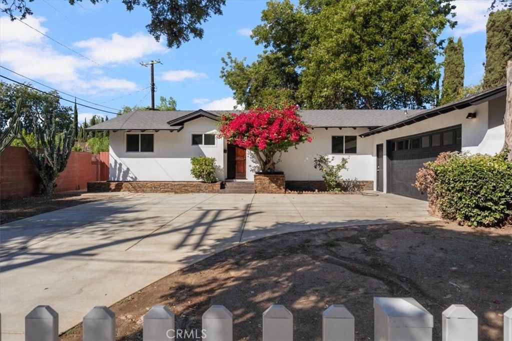8581 Owensmouth, Canoga Park, CA 91304