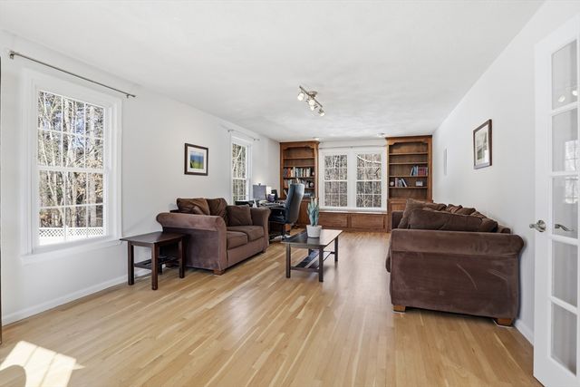 23 Belknap Dr, Andover, MA 01810