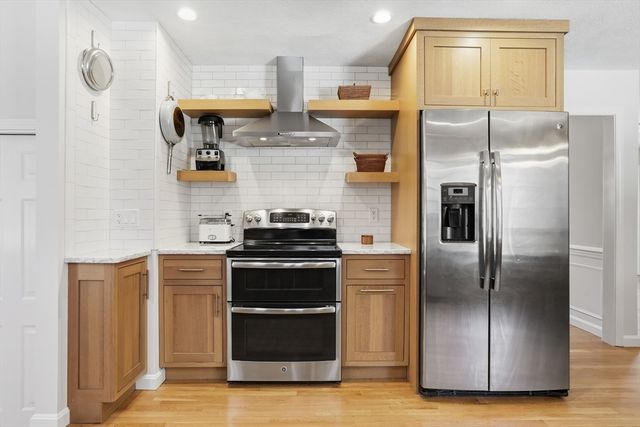 23 Belknap Dr, Andover, MA 01810