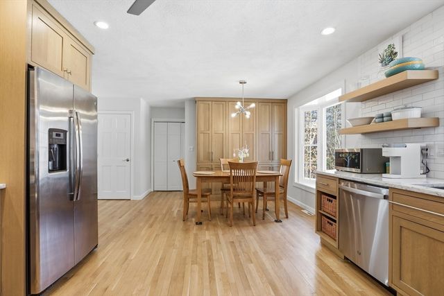 23 Belknap Dr, Andover, MA 01810