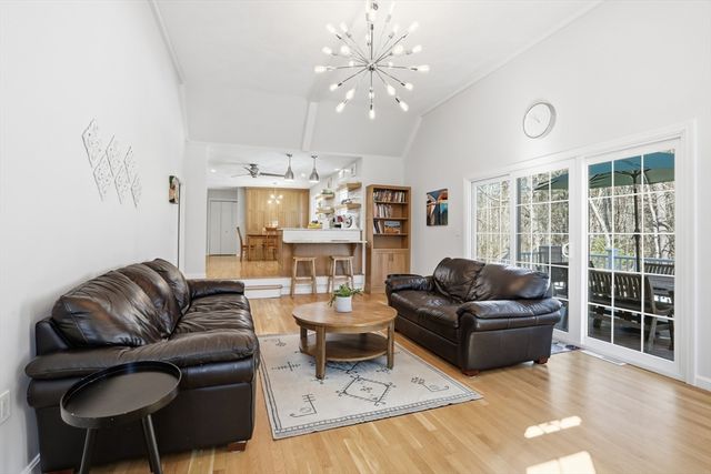 23 Belknap Dr, Andover, MA 01810