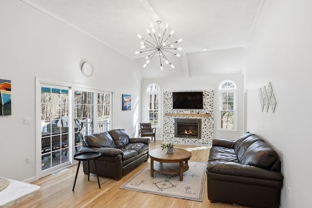 23 Belknap Dr, Andover, MA 01810