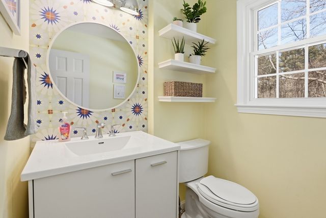 23 Belknap Dr, Andover, MA 01810