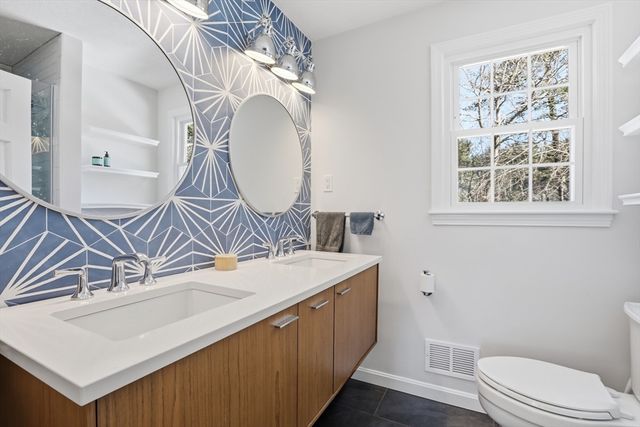 23 Belknap Dr, Andover, MA 01810