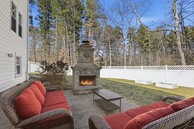 23 Belknap Dr, Andover, MA 01810