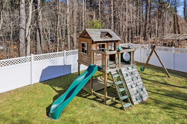 23 Belknap Dr, Andover, MA 01810