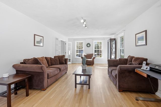 23 Belknap Dr, Andover, MA 01810