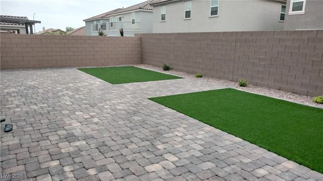 7513 Lush Oasis Avenue, Las Vegas, NV 89113