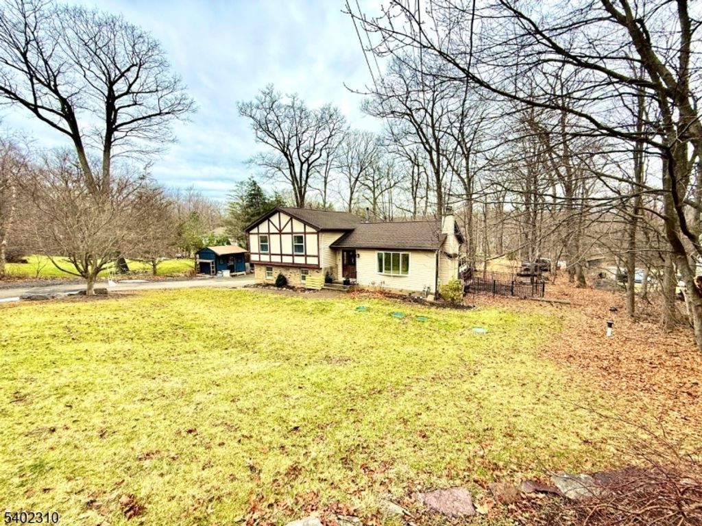 117 Papscoe Rd, West Milford Twp., NJ 07421