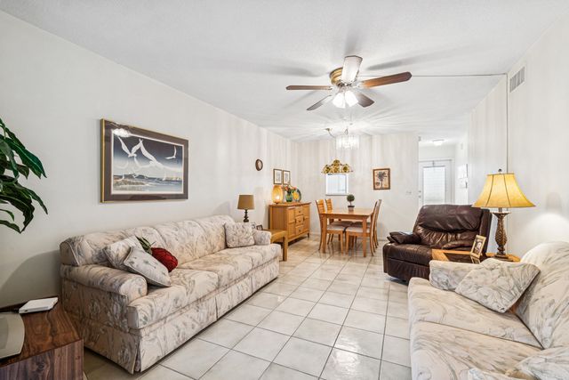 108 NE 20th Avenue NE 201, Boynton Beach, FL 33435