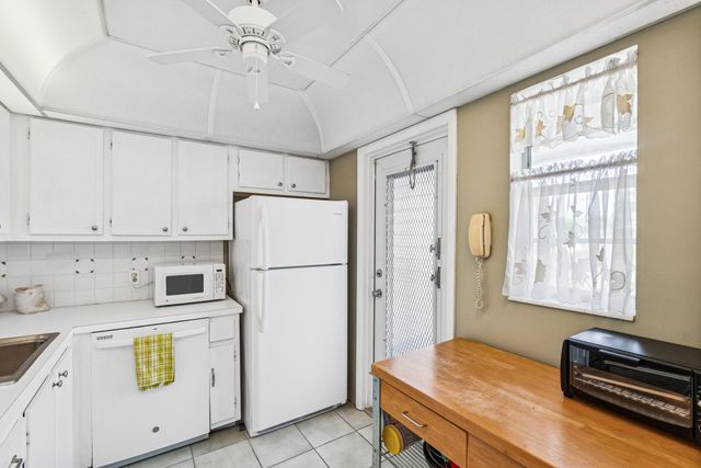 108 NE 20th Avenue NE 201, Boynton Beach, FL 33435