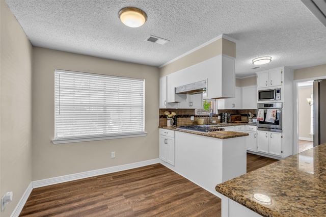 4801 Summer Lane, Baytown, TX 77521