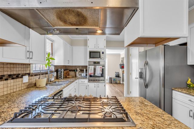 4801 Summer Lane, Baytown, TX 77521