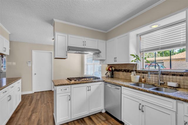 4801 Summer Lane, Baytown, TX 77521