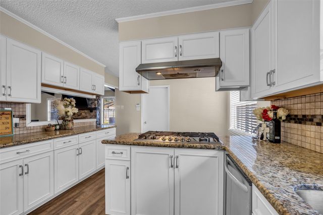 4801 Summer Lane, Baytown, TX 77521